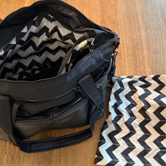 Lululemon leather and canvas bag - Picture 5 of 11